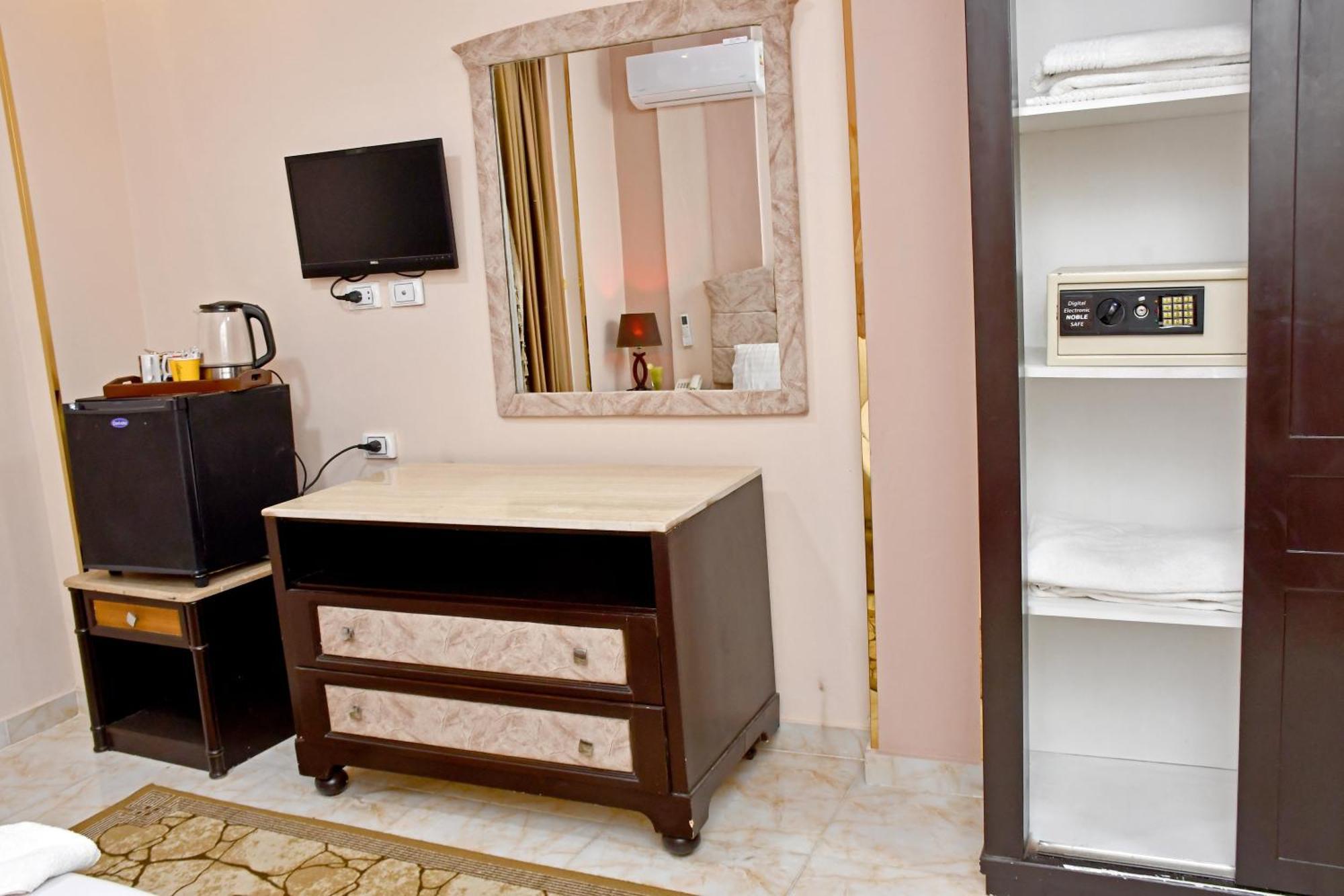 Nun Pyramids Hotel Kafrat al Jabal Room photo